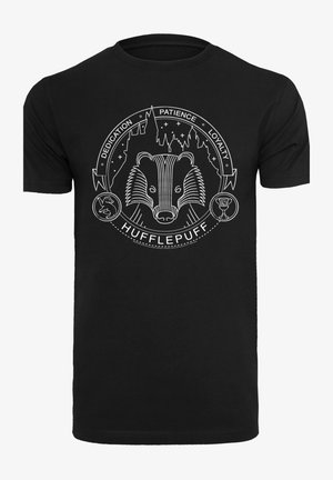 Zwarte katoenen T-shirt met een witte lijntekening van een das omgeven door de tekst: "Toegewijd, Geduldig, Loyaliteit," en "Hufflepuff."