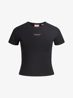 Camiseta negra de manga corta, hecha de algodón suave, con un diseño ajustado y texto rosa que dice "No soy yo, eres tú" en el frente.