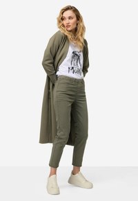 LAURASØN 4-POCKET FRANSENSAUM - Džíny Slim Fit - khaki