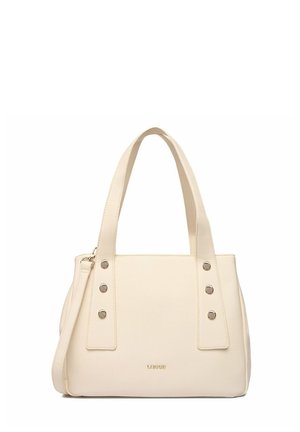 Rechteckige Handtasche in Cremefarbe mit doppelten Griffen, Seitengurt und silberfarbenen Nieten an den vorderen Riemen.