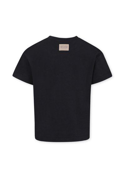 T-shirt nera in cotone con maniche corte, taglio dritto e un'etichetta rettangolare crema sul retro del collo con testo in rilievo.