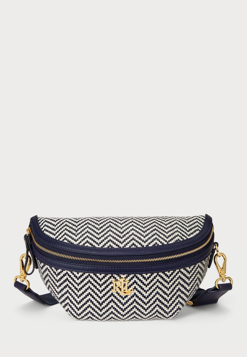 Τσάντα μέσης με σχέδιο καρό σε μαύρο και άσπρο, ναυτικές λεπτομέρειες, χρυσά μεταλλικά μέρη και κλείσιμο με φερμουάρ. Περιλαμβάνει ρυθμιζόμενο λουρί.