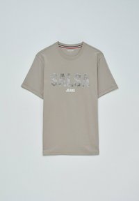 Šedé tričko s krátkým rukávem vyrobené z bavlny. Obsahuje logo "SALSA" zdobené flitry a text "JEANS", má kulatý výstřih a klasický střih.