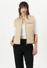 Guess Jeans QUILTED PUFFER  - Bodywarmer - safari tan