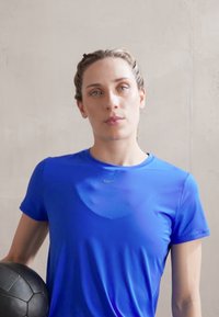 Nike Performance ONE CLASSIC  - Spordi T-särk - hyper royal/black