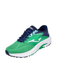 Zapatilla deportiva verde y azul marino con parte superior de malla, acentos texturizados, entresuela blanca acolchada y suela de goma para agarre. Diseño ligero.