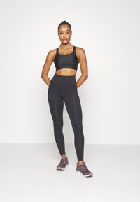 Under Armour HIGH - Sujetadores deportivos con sujeción alta - black/jet gray
