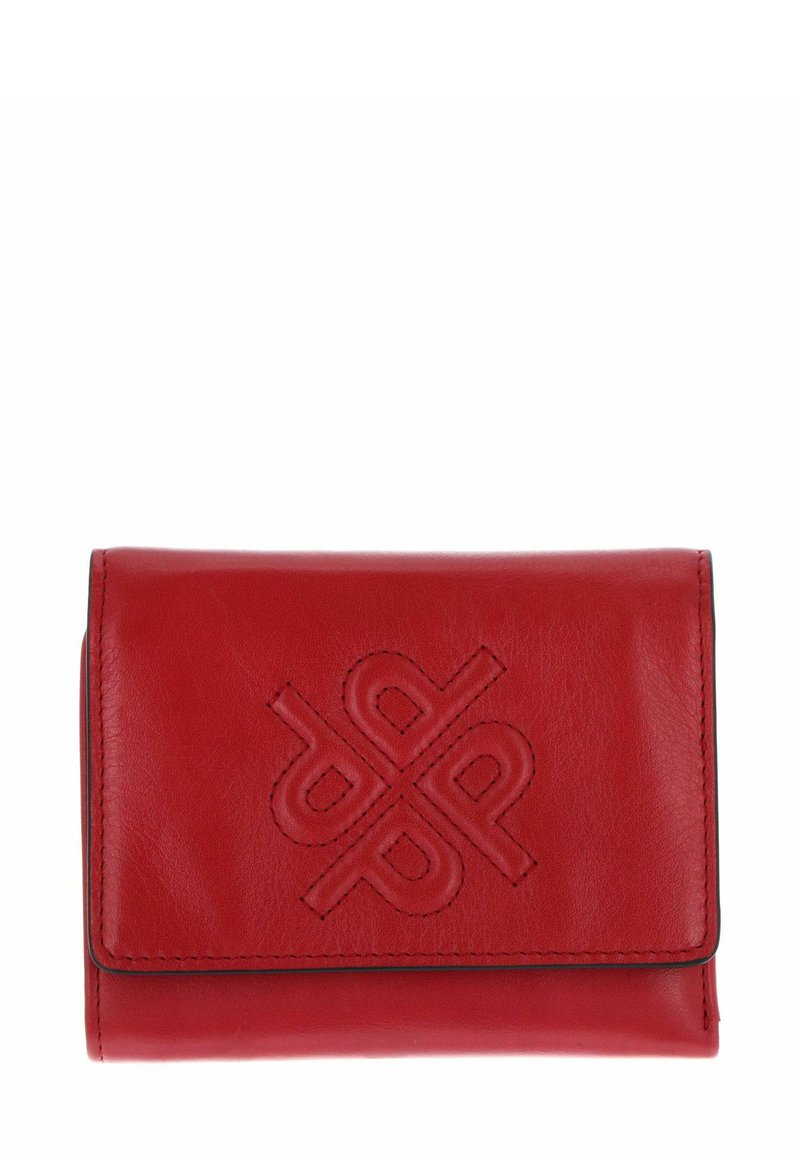 Portefeuille en cuir rouge avec un motif embossé, forme rectangulaire, coutures contrastées, et fermeture à rabat. Texture lisse, taille compacte.