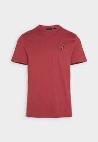 Rød kortærmet t-shirt lavet af bomuld. Har en rund halsudskæring og et lille gult broderet logo på venstre bryst.