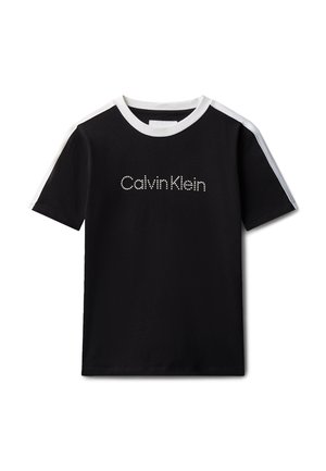 Must lühikeste varrukatega T-särk valge äärega krae ja õlgade juures, esiküljel on "Calvin Klein" logo valgetes täpikestest tähtedes.