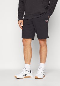 Reebok - IDENTITY SMALL LOGO SHORT - Pantaloncini sportivi - black/white/vector red Immagine in miniatura 1