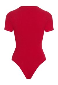 Body rosso in cotone con maniche corte. Presenta un colletto rotondo e un design a gamba alta, con una texture liscia e senza motivi o accessori visibili.