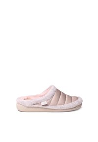 Zapatilla de casa en color rosa claro y gris, con diseño acolchado, forro suave, ribete textil blando y suela texturizada para mejor agarre.