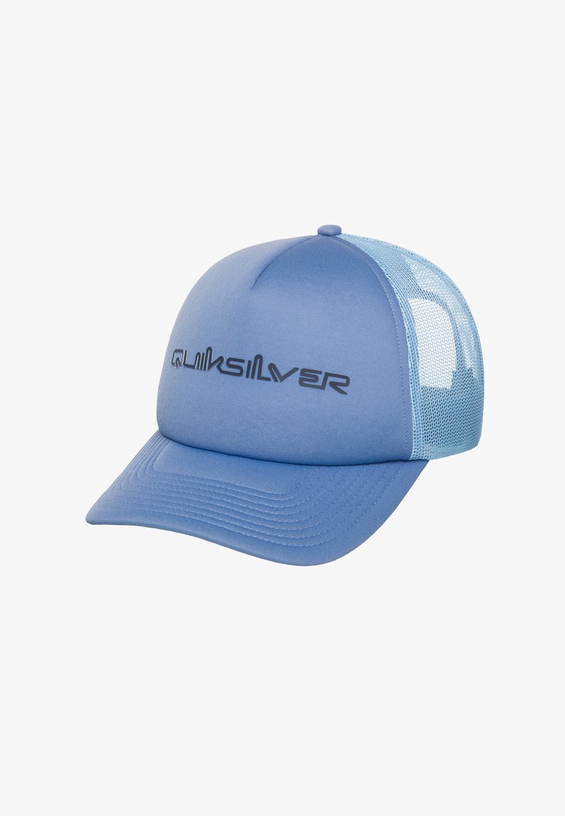 Gorra trucker Quiksilver azul con logo negro en el frente y panel trasero de malla azul claro.