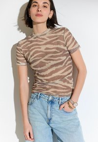Next SHORT SLEEVE REGULAR FIT - T-shirts print - zebra