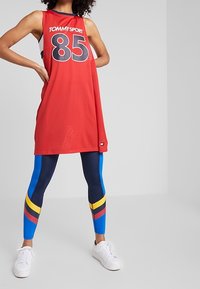 Tommy Hilfiger Vestido de deporte - red