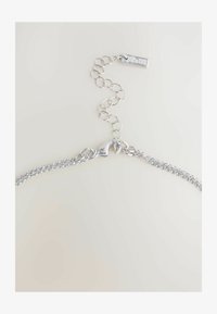 Seleccionado, silver-coloured