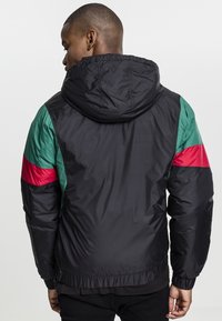 Urban Classics 3-TONE PULL OVER  - Overgangsjakke - black/green/fire red