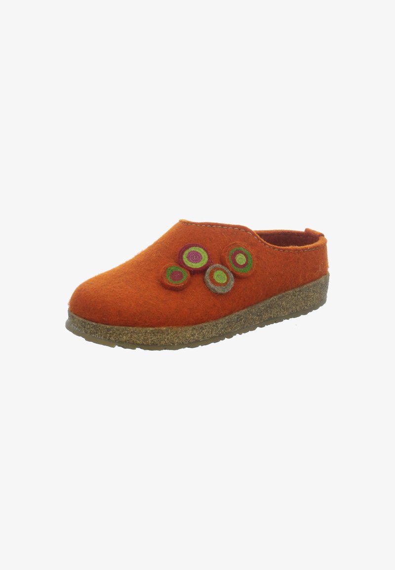 Pantofole arancioni in feltro con suola in sughero e applicazioni di feltro circolari multicolori sul lato.