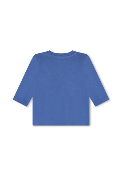 T-shirt à manches longues bleu en coton doux, avec un col rond et un design simple. Aucun motif ni embellissement visible.