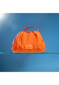 The Flat Lay Co. THE FLAT LAY CO. DRAWSTRING MAKEUP BAG - Trousse de toilette - orange parachute