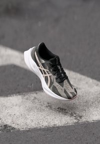 Ausgewählt, pearl pink/black