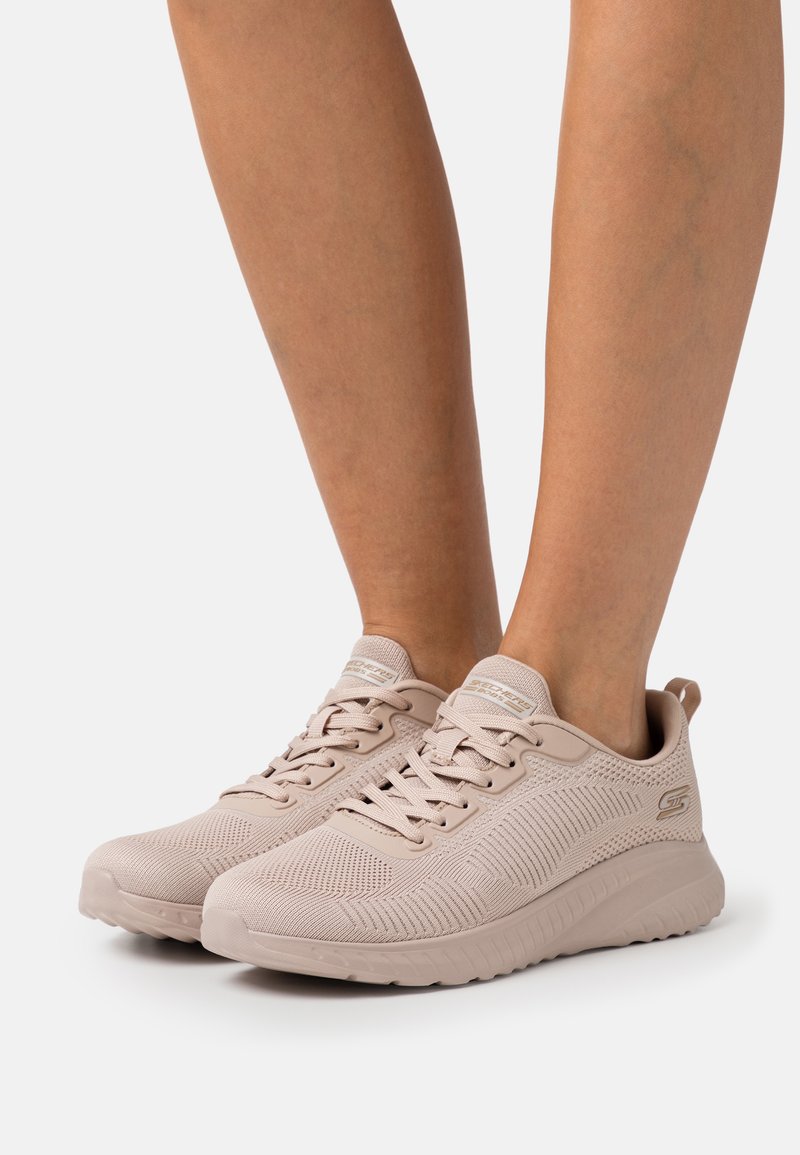 Skechers Wide Fit - BOBS SQUAD CHAOS - Zapatillas - nude, Ampliar