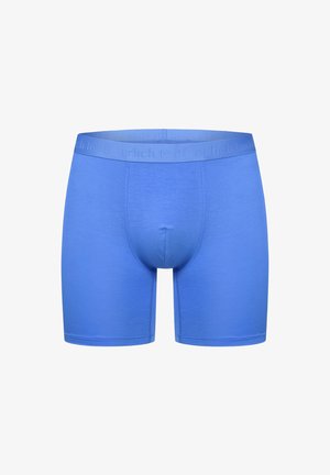 Blaue Herren-Boxershorts mit einem breiten elastischen Bund, der dezent geprägte Markenlogos aufweist, präsentiert vor weißem Hintergrund.