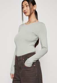 Gina Tricot SOFT TOUCH CREW NECK TOP - Hosszú ujj�ú felső - iron