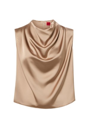 Beige ärmellose Satinbluse mit drapiertem Wasserfallausschnitt und Reißverschluss am Rücken, mit einem kleinen roten Hugo-Label innen im Kragen.