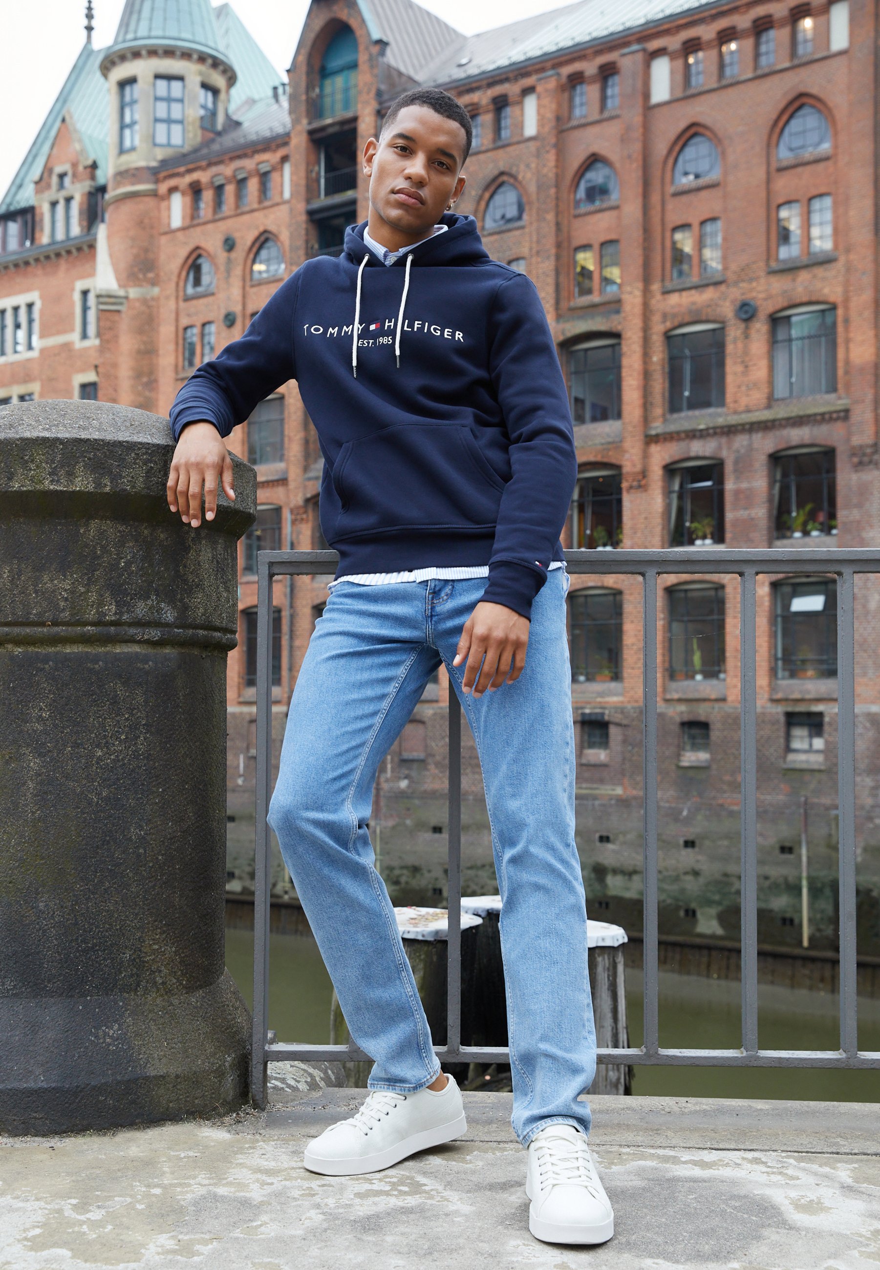 Hilfiger LOGO HOODY - Jersey con capucha - blue/azul marino - Zalando.es