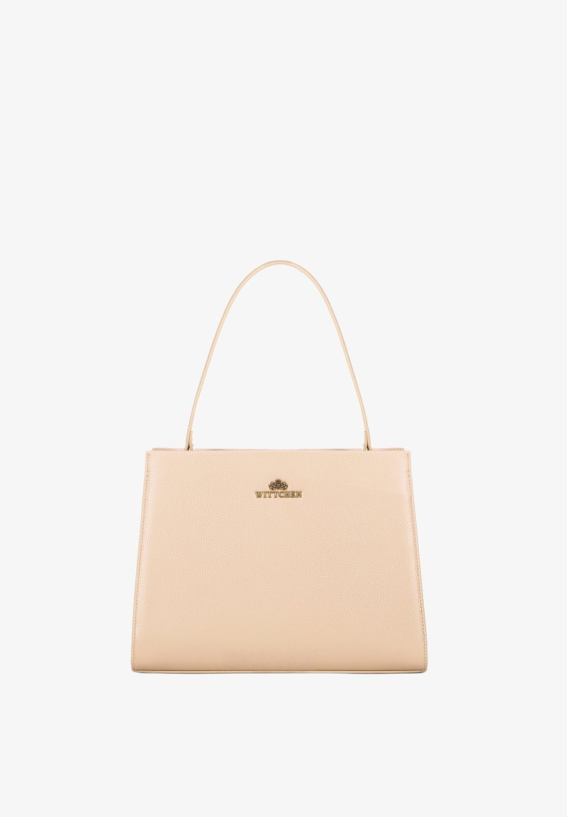 Beige leren handtas met een gestructureerd ontwerp, een enkele bovenhandgreep en een gouden logo-accent op de voorkant. Glad textuur, geen zichtbare patronen.