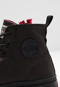 Palladium Stivaletti stringati - black