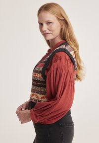Odd Molly T-Shirt print - brown plum