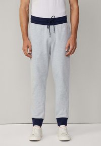 Grijze sweatpants met een marineblauwe tailleband en boorden. Trekkoord in de taille, taps toelopend ontwerp, gemaakt van zachte stof. Casual stijl.