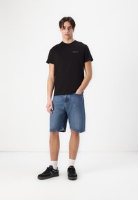 Tommy Jeans - LINEAR CHEST TEE 2 PACK - Basic T-shirt - black/ecru Thumbnail Image 1