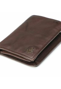 Bruine leren portemonnee met een gladde textuur, voorzien van een gevouwen ontwerp, een decoratief bronzen ankerembleem en subtiele stikdetails.