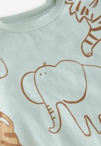 Next ALL OVER SHORT SLEEVE - REGULAR FIT - Camiseta estampada - minerals