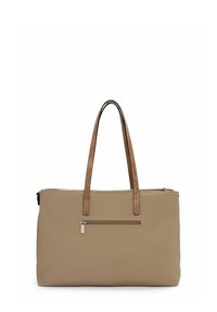 Beige Tragetasche mit braunen Ledergriffen, ausgestattet mit einer vorderen Reißverschlusstasche und glattem Material, rechteckiger Form und minimalistischer Gestaltung.