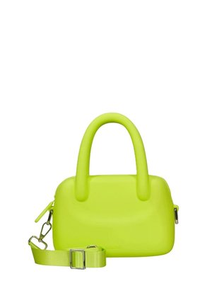 Borsa a mano verde lime brillante con manici arrotondati e tracolla regolabile e removibile su sfondo bianco.