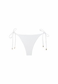 Vit bikiniunderdel med ribbad textur, som har justerbara snören på båda sidor och guldiga accenter i ändarna på snörena.