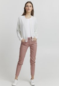 Oxmo OXKike - Kofta - off white