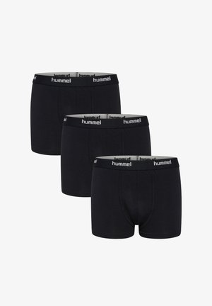 Drie zwarte boxershorts met elastische taillebanden met witte "hummel"-branding, gerangschikt in een verspringende rij op een witte achtergrond.
