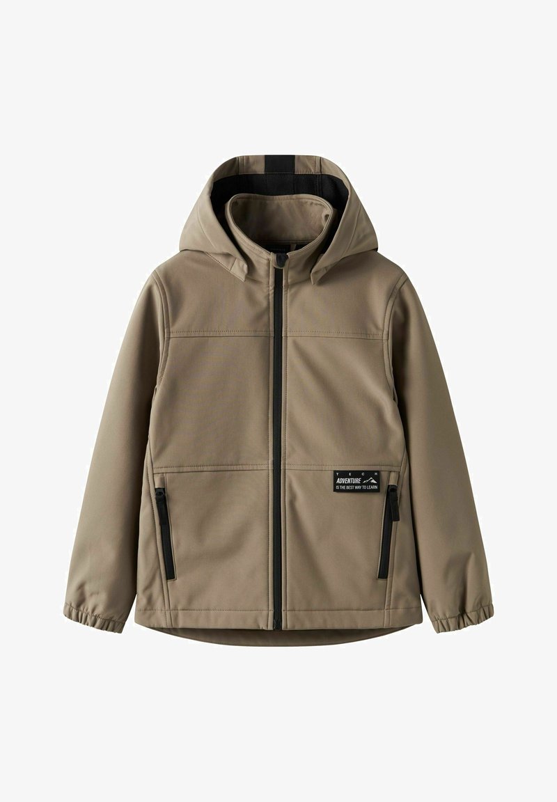 Veste à capuche marron clair avec fermeture éclair avant, deux poches zippées, poignets élastiques et un écusson portant l'inscription « L'aventure est la meilleure façon d'apprendre. »