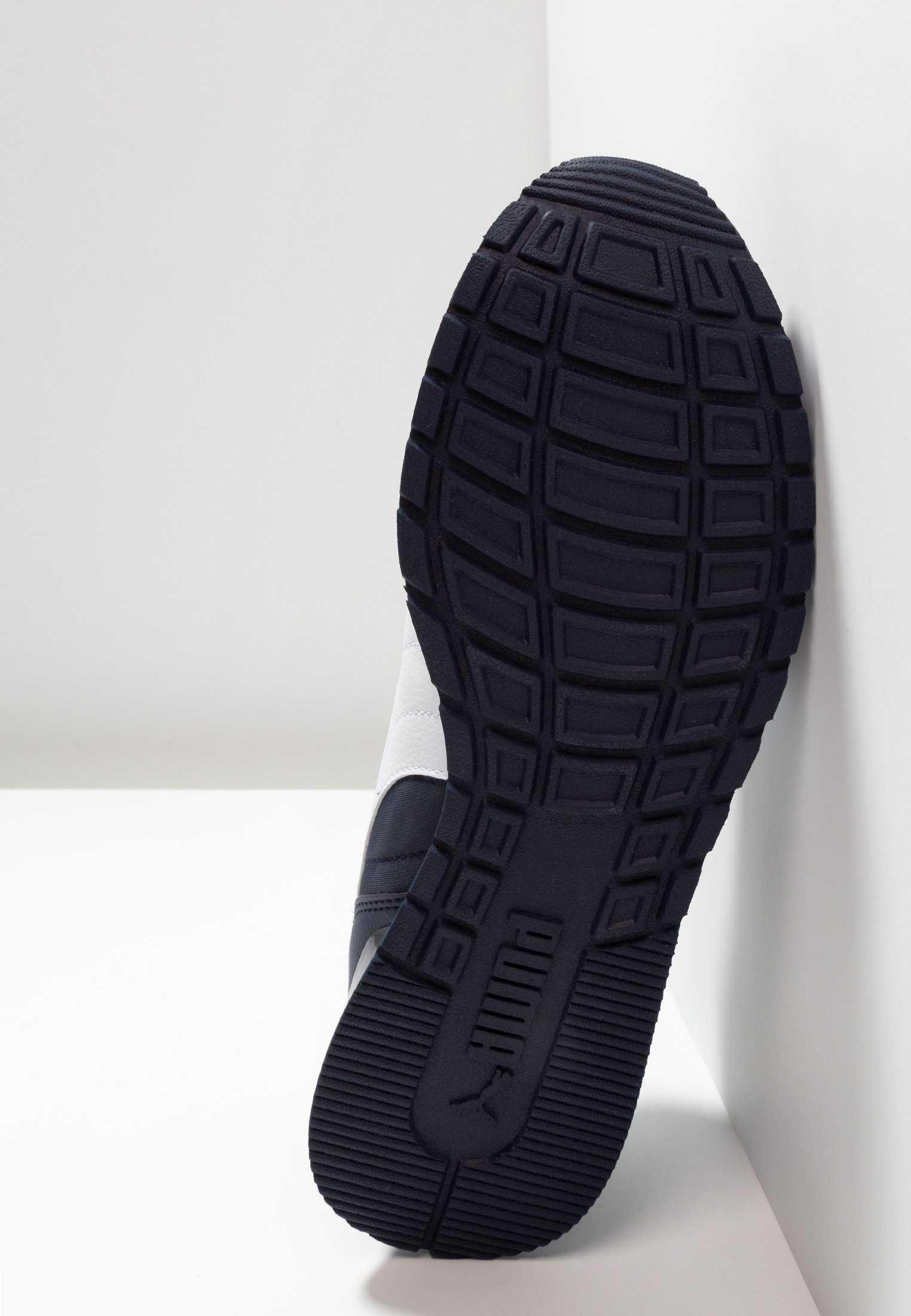 Puma ST RUNNER V2 NL UNISEX - Trainers - peacoat/white/blue - Zalando.co.uk