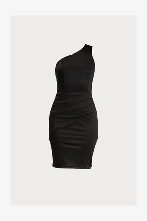 Crna haljina na jedno rame od glatkog materijala, koja ima kroj prilagođen tijelu, uvrnutu prednju detalj i suptilan bočni prorez.