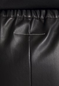 MM6 Maison Margiela Kalhoty - black