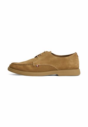 Lace-ups - rooted brown