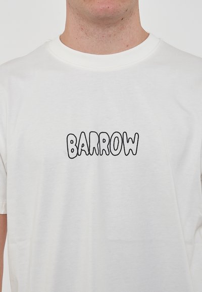 Biele bavlnené tričko s čiernym, bublinkovým vyšívaným textom "BARROW" na prednej strane. Klasický dizajn s okrúhlym výstrihom.