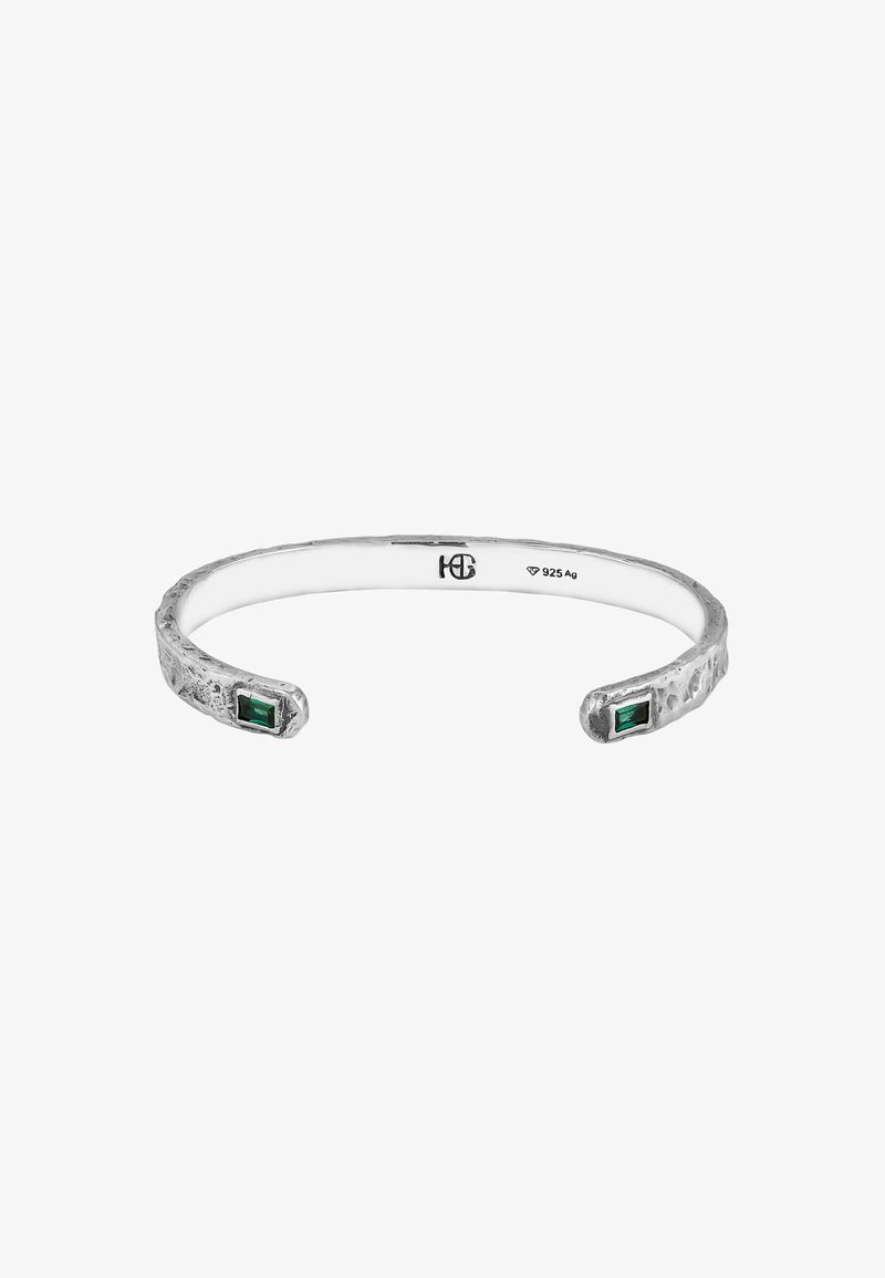 Ställbar armband i sterlingsilver med strukturerad yta, försett med två rektangulära gröna ädelstenar i varje ände. Märkt 925.